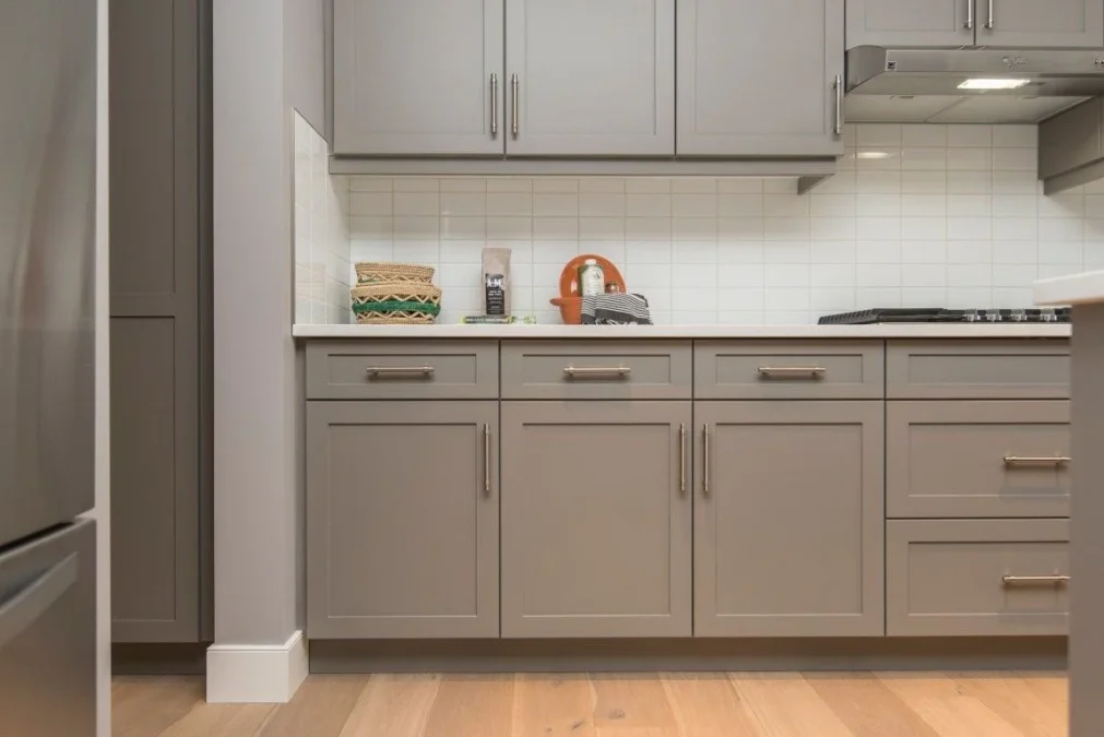 Professional Cabinet Refinishing vs Replacement: Smart Choice Professional Cabinet Refinishing vs Replacement: Smart Choice